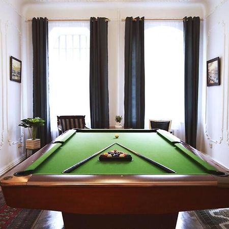Unique Spacious Classic 3 Bedroom Midtown Apartment ! Billiard Room ! รีกา ภายนอก รูปภาพ