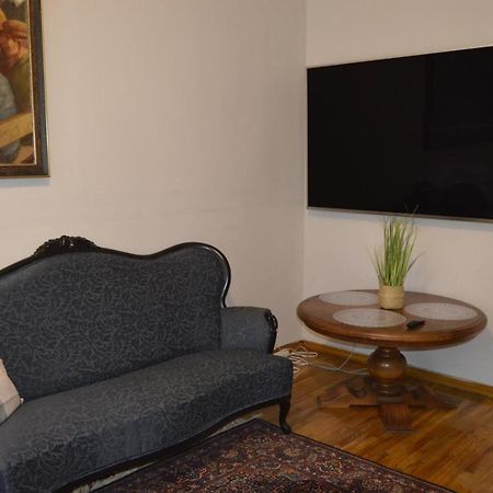 Unique Spacious Classic 3 Bedroom Midtown Apartment ! Billiard Room ! รีกา ภายนอก รูปภาพ