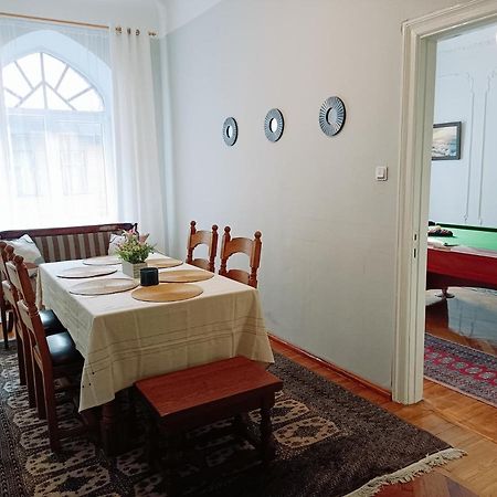 Unique Spacious Classic 3 Bedroom Midtown Apartment ! Billiard Room ! รีกา ภายนอก รูปภาพ