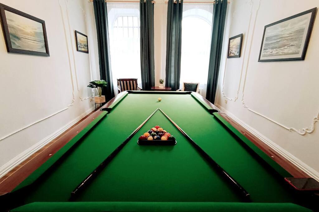 Unique Spacious Classic 3 Bedroom Midtown Apartment ! Billiard Room ! รีกา ภายนอก รูปภาพ
