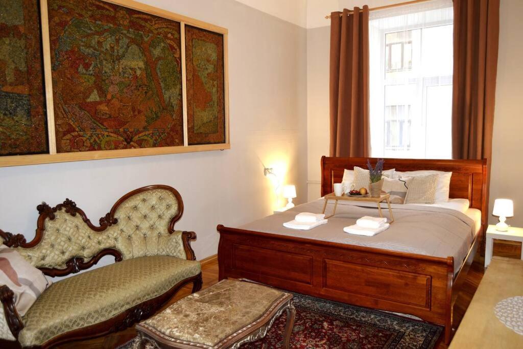 Unique Spacious Classic 3 Bedroom Midtown Apartment ! Billiard Room ! รีกา ภายนอก รูปภาพ