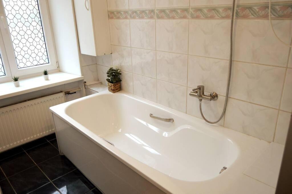 Unique Spacious Classic 3 Bedroom Midtown Apartment ! Billiard Room ! รีกา ภายนอก รูปภาพ