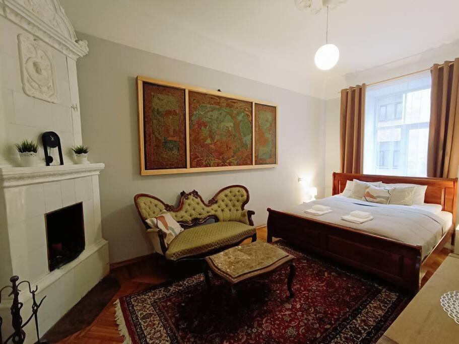 Unique Spacious Classic 3 Bedroom Midtown Apartment ! Billiard Room ! รีกา ภายนอก รูปภาพ