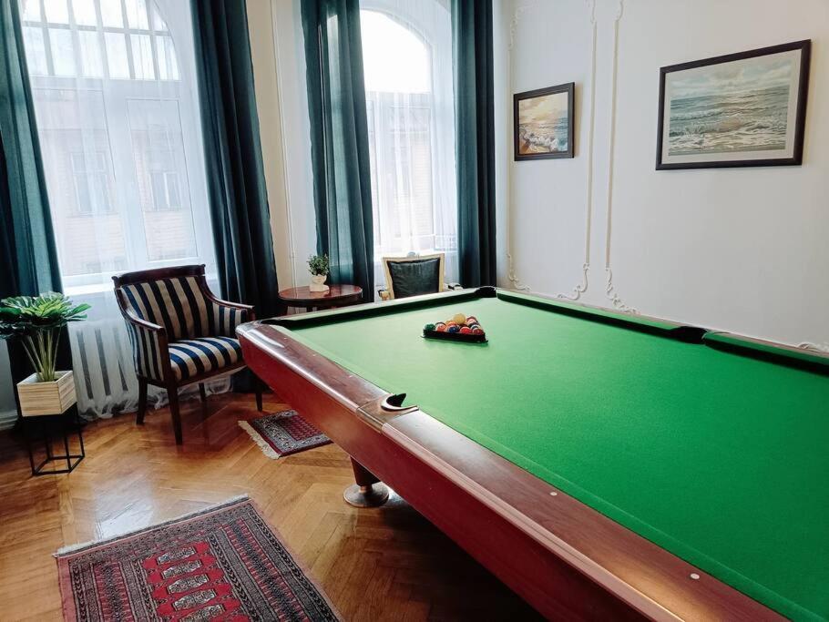 Unique Spacious Classic 3 Bedroom Midtown Apartment ! Billiard Room ! รีกา ภายนอก รูปภาพ