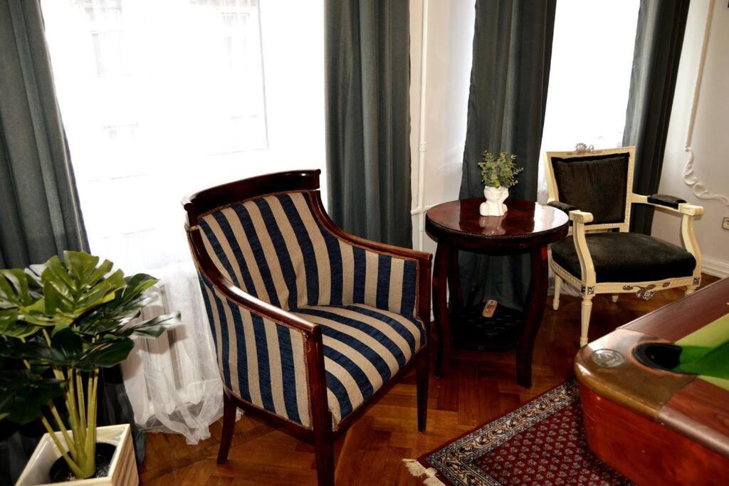 Unique Spacious Classic 3 Bedroom Midtown Apartment ! Billiard Room ! รีกา ภายนอก รูปภาพ