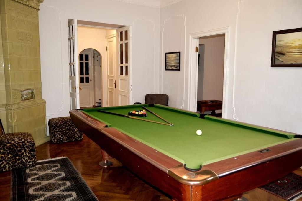 Unique Spacious Classic 3 Bedroom Midtown Apartment ! Billiard Room ! รีกา ภายนอก รูปภาพ