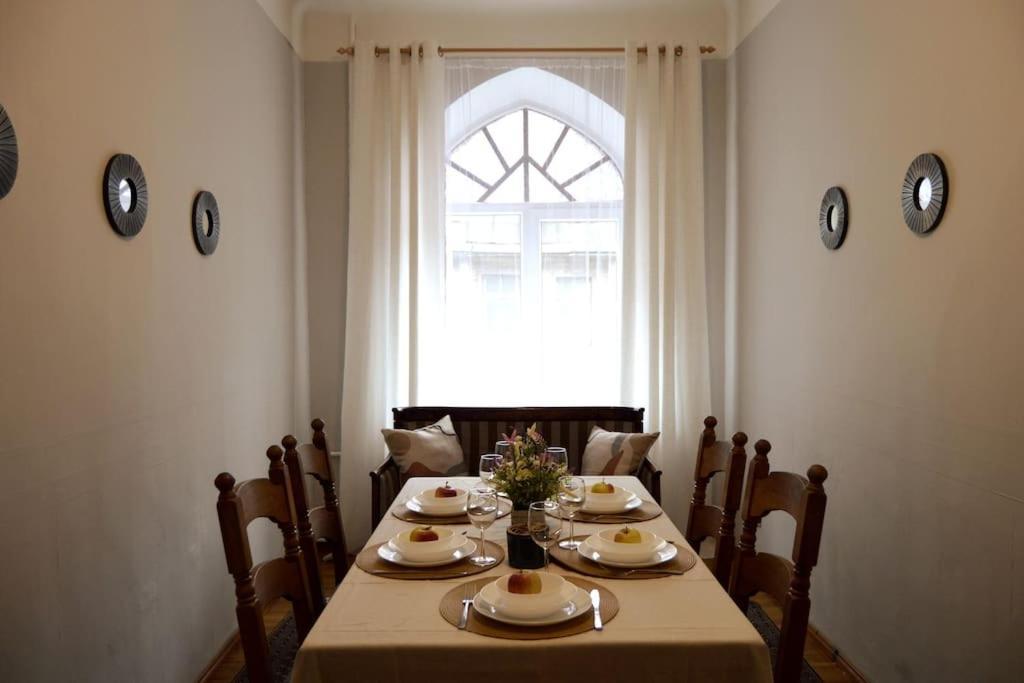 Unique Spacious Classic 3 Bedroom Midtown Apartment ! Billiard Room ! รีกา ภายนอก รูปภาพ
