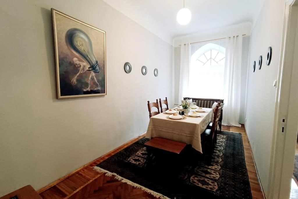 Unique Spacious Classic 3 Bedroom Midtown Apartment ! Billiard Room ! รีกา ภายนอก รูปภาพ