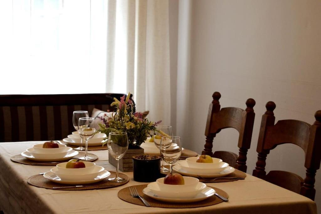 Unique Spacious Classic 3 Bedroom Midtown Apartment ! Billiard Room ! รีกา ภายนอก รูปภาพ