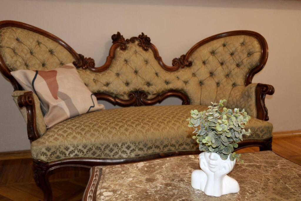 Unique Spacious Classic 3 Bedroom Midtown Apartment ! Billiard Room ! รีกา ภายนอก รูปภาพ