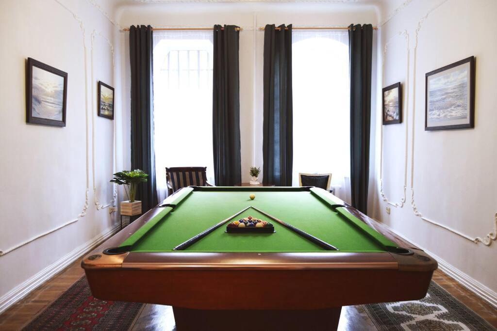 Unique Spacious Classic 3 Bedroom Midtown Apartment ! Billiard Room ! รีกา ภายนอก รูปภาพ