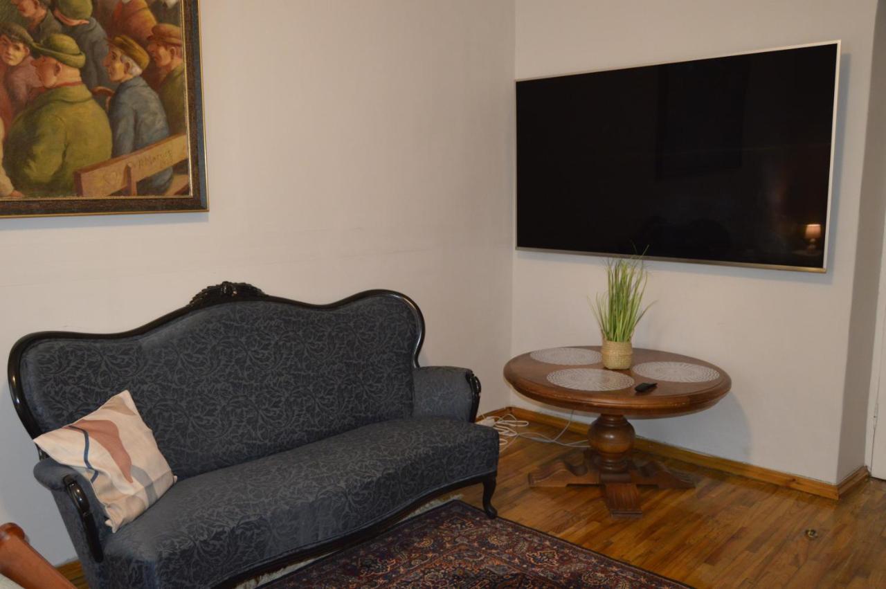 Unique Spacious Classic 3 Bedroom Midtown Apartment ! Billiard Room ! รีกา ภายนอก รูปภาพ