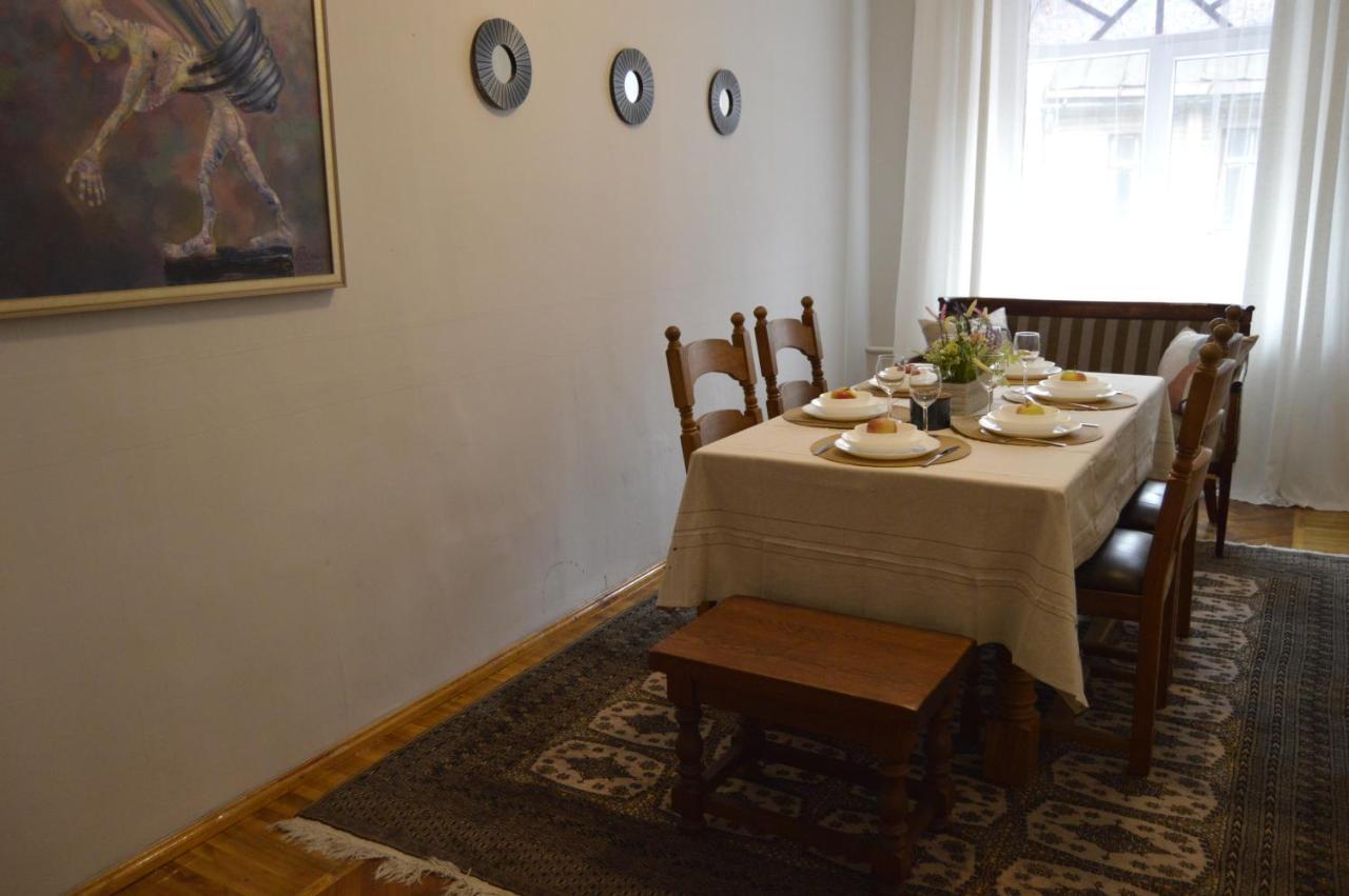 Unique Spacious Classic 3 Bedroom Midtown Apartment ! Billiard Room ! รีกา ภายนอก รูปภาพ