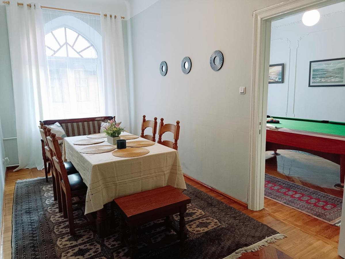 Unique Spacious Classic 3 Bedroom Midtown Apartment ! Billiard Room ! รีกา ภายนอก รูปภาพ
