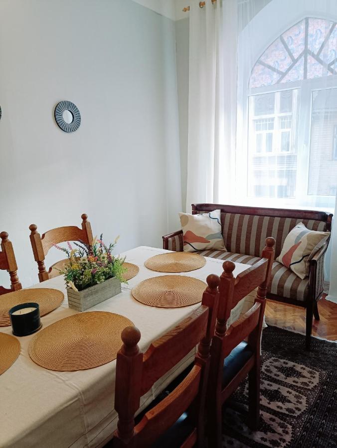 Unique Spacious Classic 3 Bedroom Midtown Apartment ! Billiard Room ! รีกา ภายนอก รูปภาพ