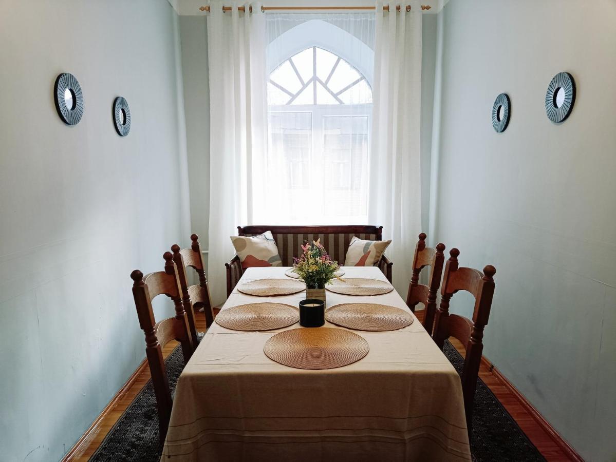 Unique Spacious Classic 3 Bedroom Midtown Apartment ! Billiard Room ! รีกา ภายนอก รูปภาพ