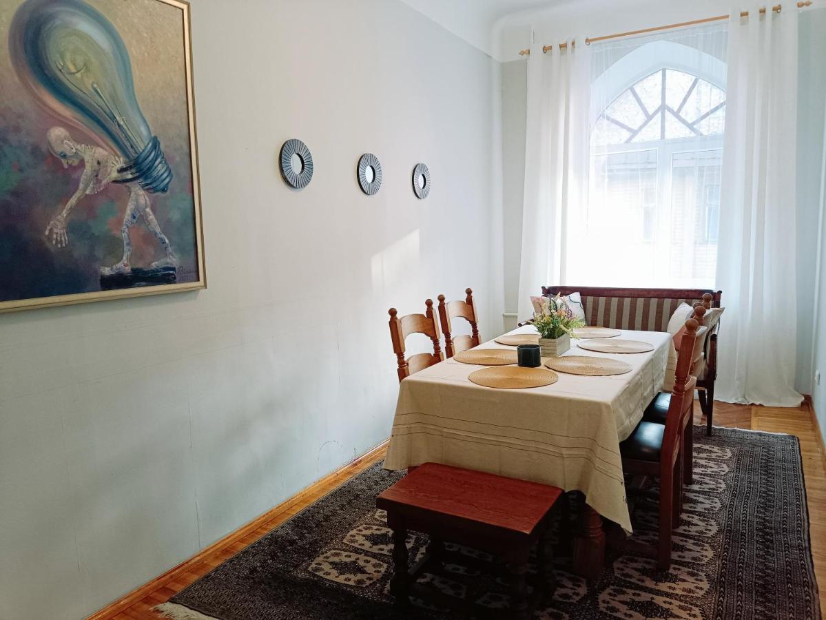 Unique Spacious Classic 3 Bedroom Midtown Apartment ! Billiard Room ! รีกา ภายนอก รูปภาพ