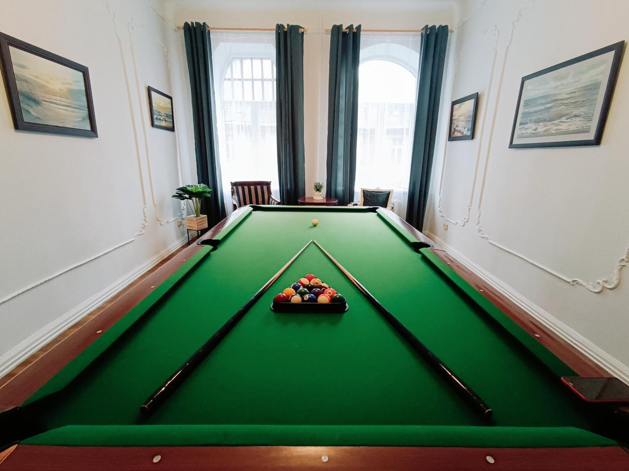 Unique Spacious Classic 3 Bedroom Midtown Apartment ! Billiard Room ! รีกา ห้อง รูปภาพ